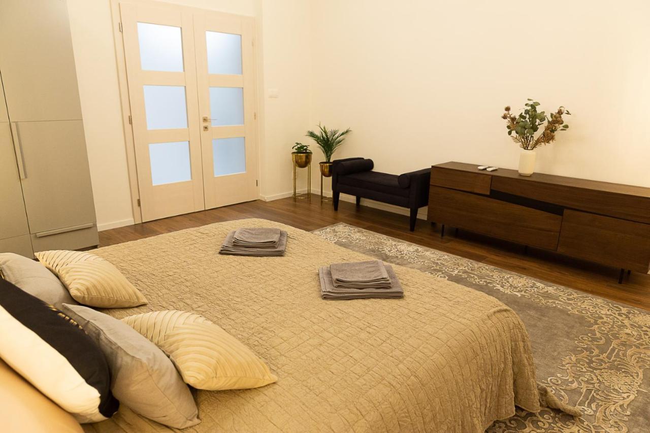 Garden Apartment *